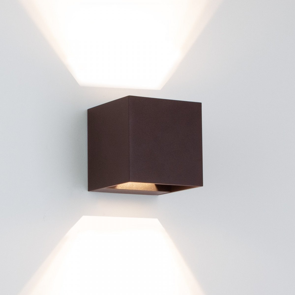 Reach up en downlighter muurlamp met modern design in zwarte kleur